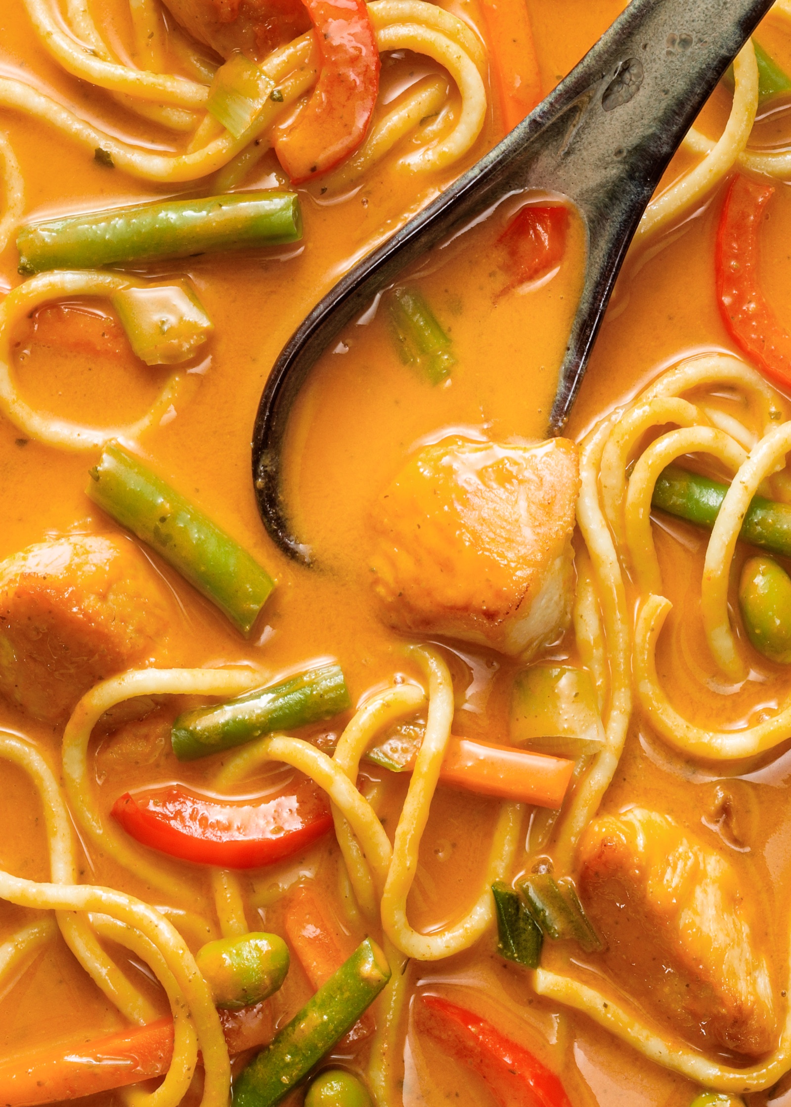 coconut-chicken-ramen-bowl YOUCOOK Coconut Chicken Ramen mit Kokosmilch-Suppe